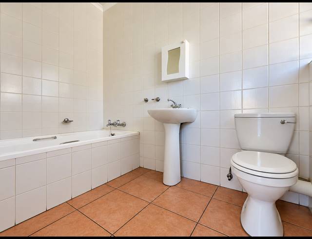 2 BEDROOM RETIREMENT UNIT FOR SALE IN THREE RIVERS EAST